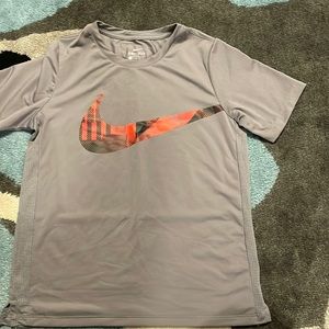 nike grey red/black check